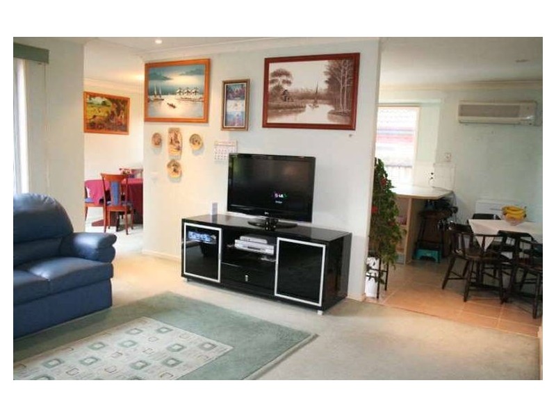 33  Burdekin Crt, Wattle Grove NSW 2173