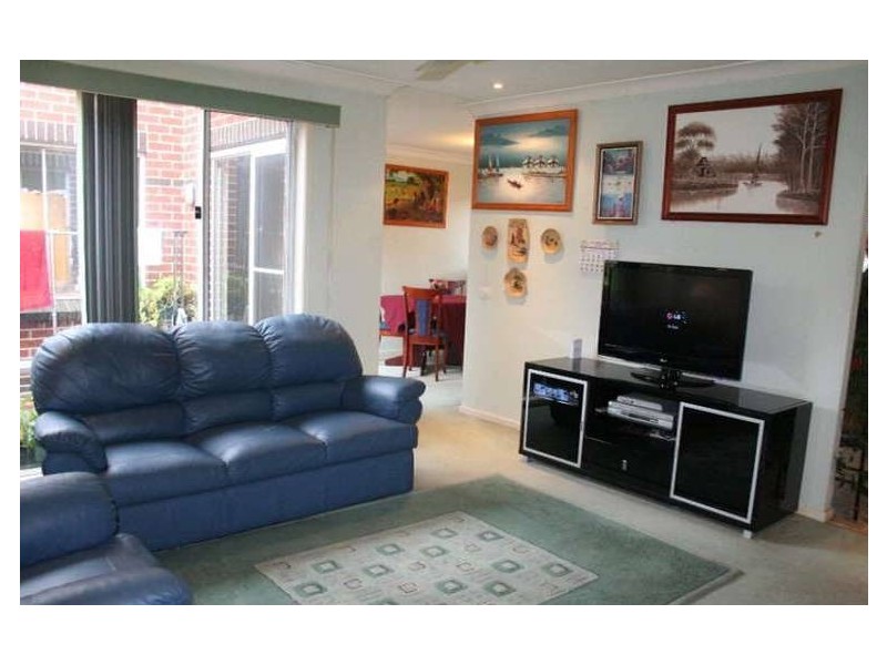 33  Burdekin Crt, Wattle Grove NSW 2173