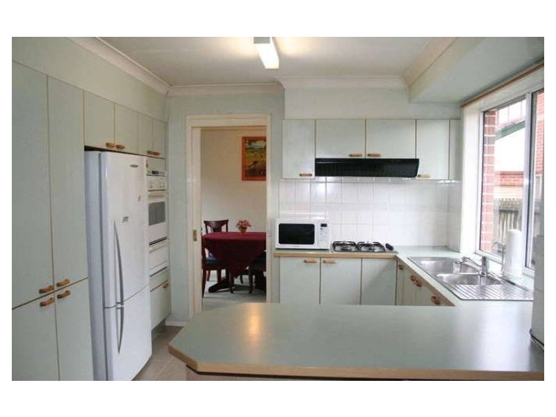 33  Burdekin Crt, Wattle Grove NSW 2173