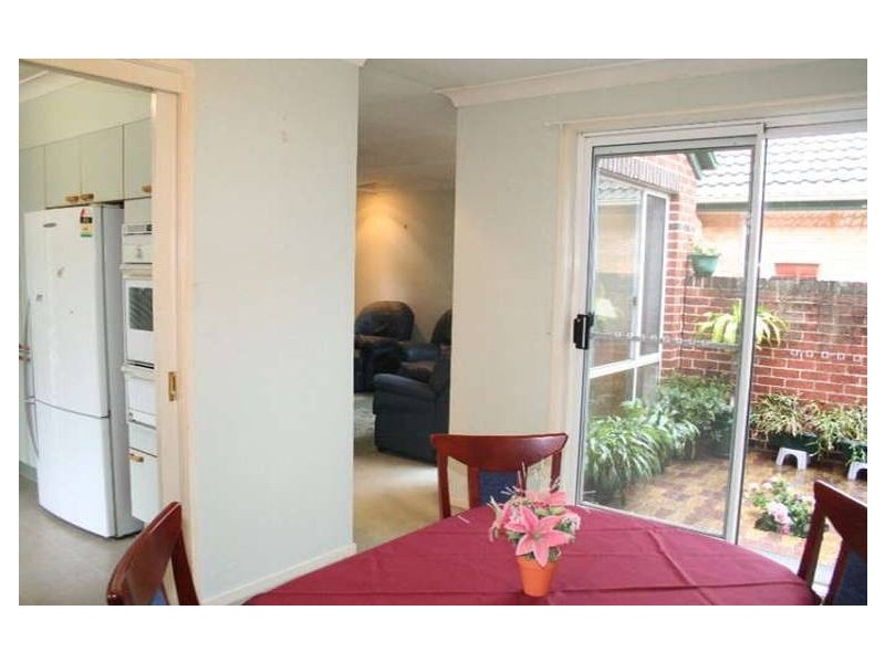 33  Burdekin Crt, Wattle Grove NSW 2173