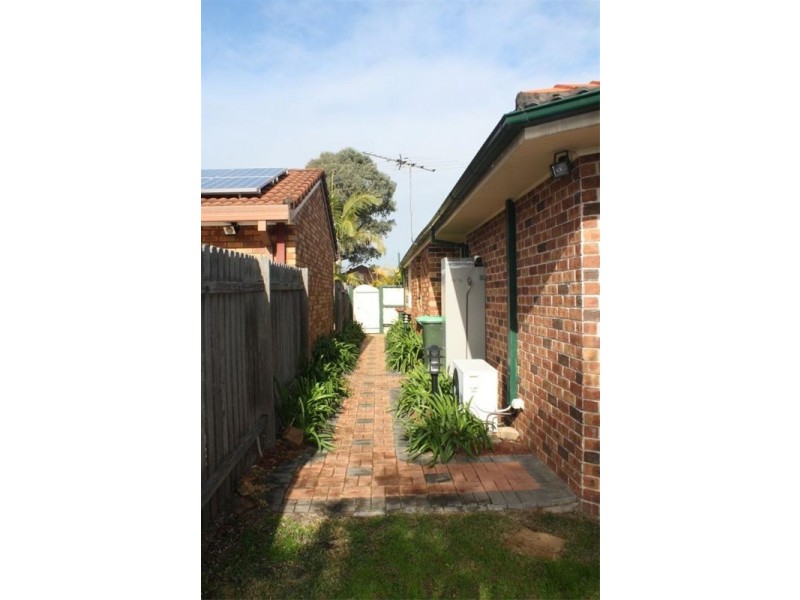 7 Ancura Court, Wattle Grove NSW 2173