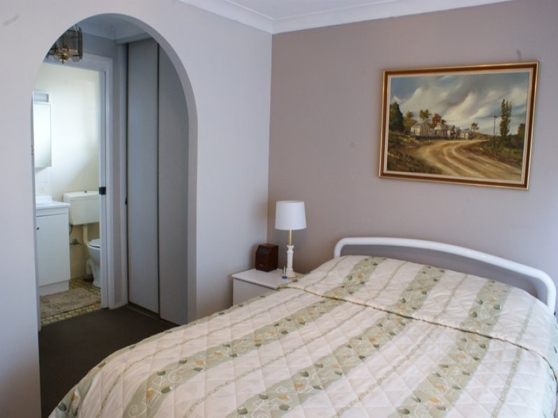 28  Ikara Cr, Moorebank NSW 2170