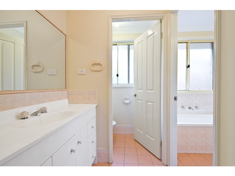 20  Clarendon Crt, Wattle Grove NSW 2173