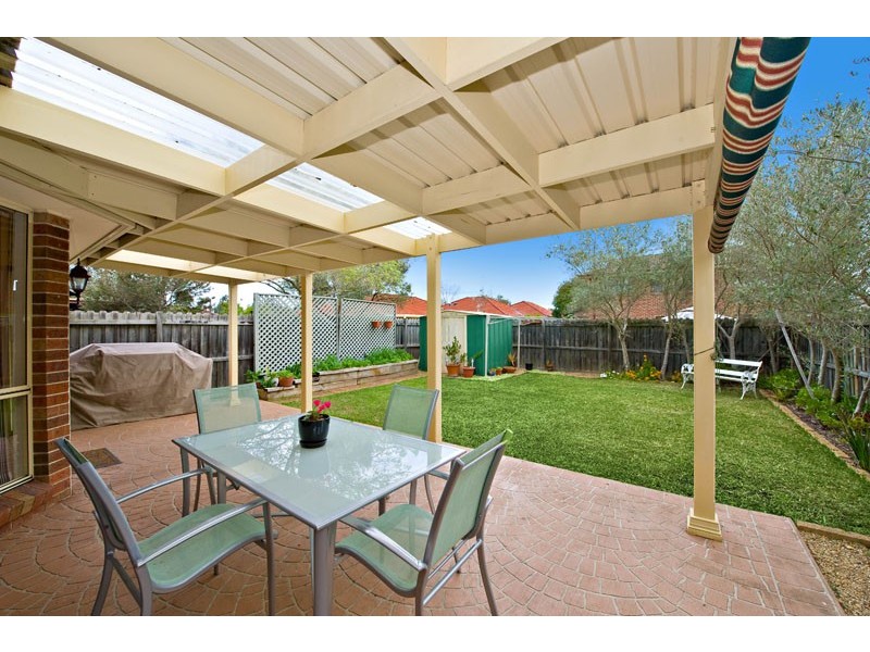 20  Clarendon Crt, Wattle Grove NSW 2173