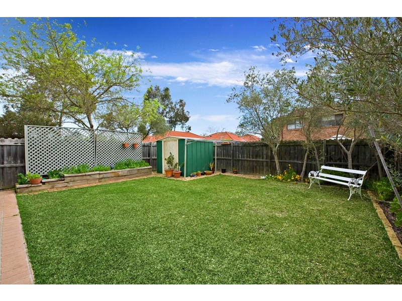 20  Clarendon Crt, Wattle Grove NSW 2173
