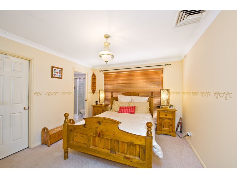 12  Martindale Court, Wattle Grove NSW 2173