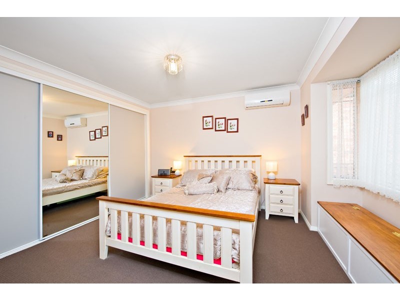 15 Orara Crt, Wattle Grove NSW 2173