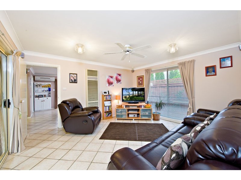 15 Orara Crt, Wattle Grove NSW 2173