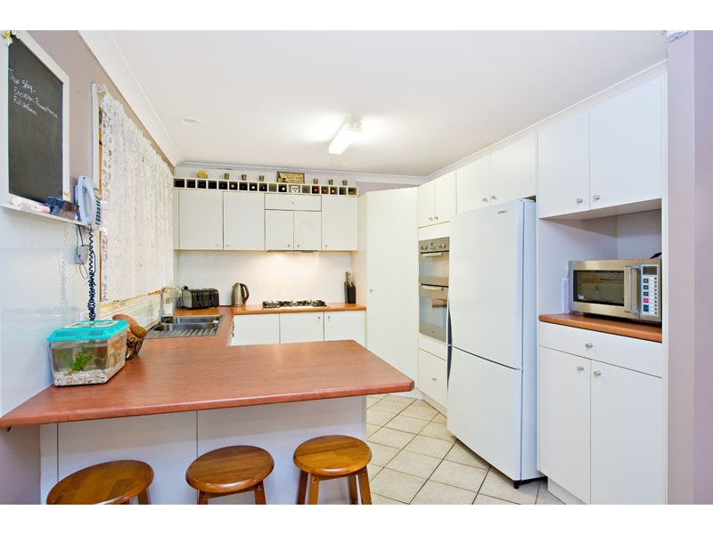 15 Orara Crt, Wattle Grove NSW 2173