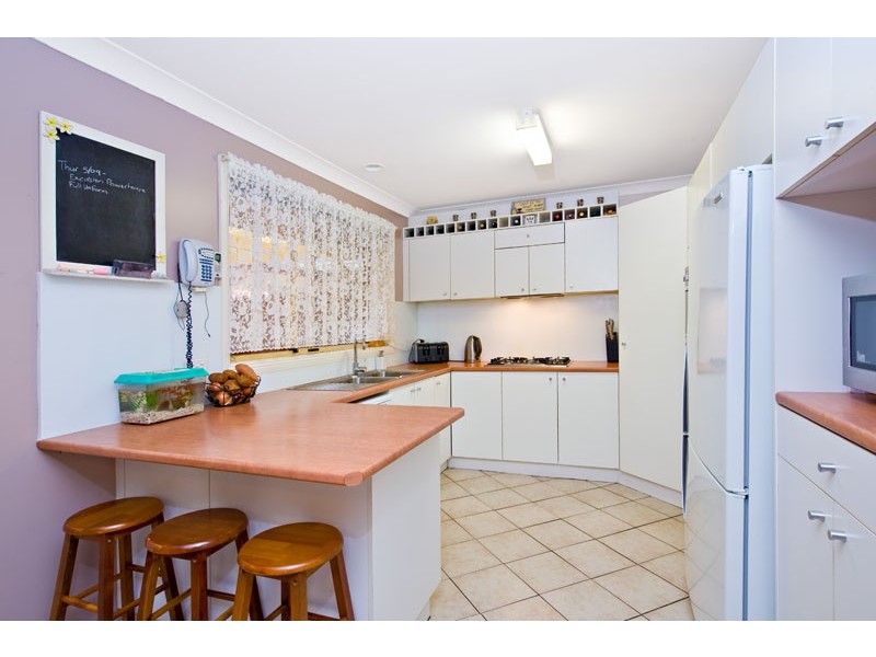 15 Orara Crt, Wattle Grove NSW 2173