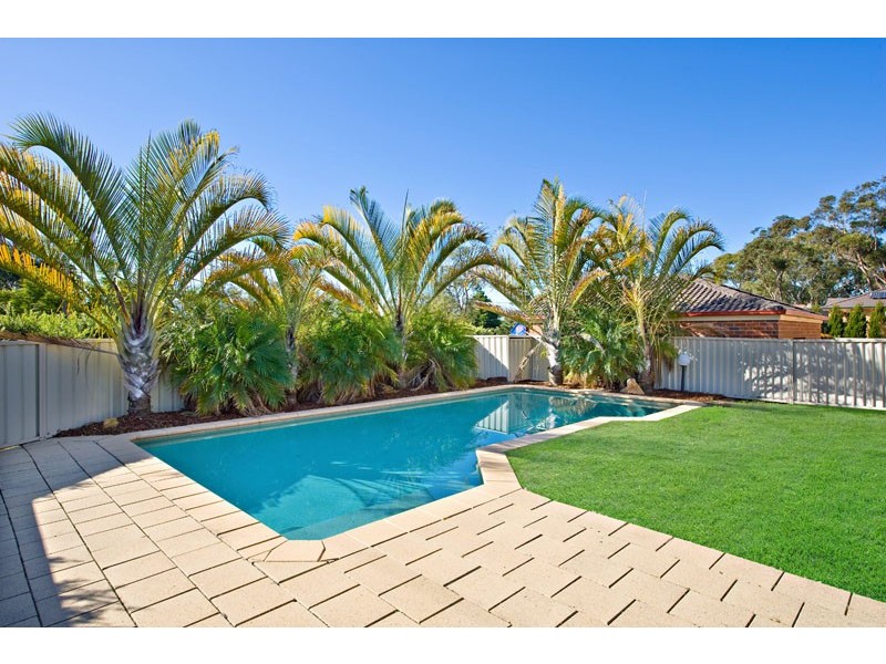 1  Riverview Road, Pleasure Point NSW 2172