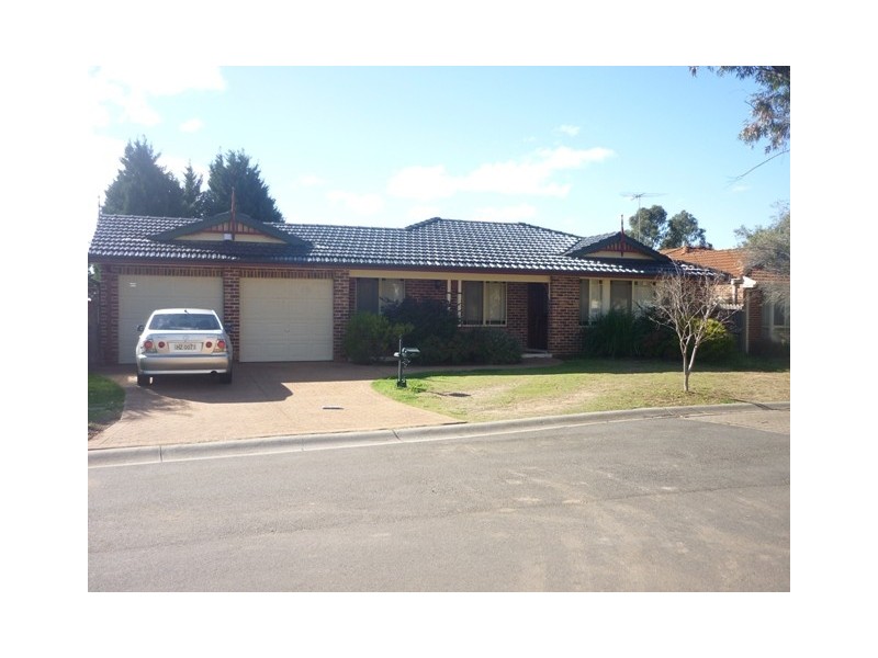 8 Merryville Crt, Wattle Grove NSW 2173