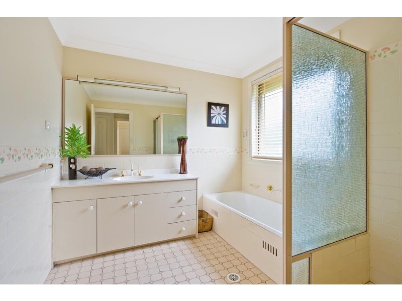 21  Gracemere Crt, Wattle Grove NSW 2173