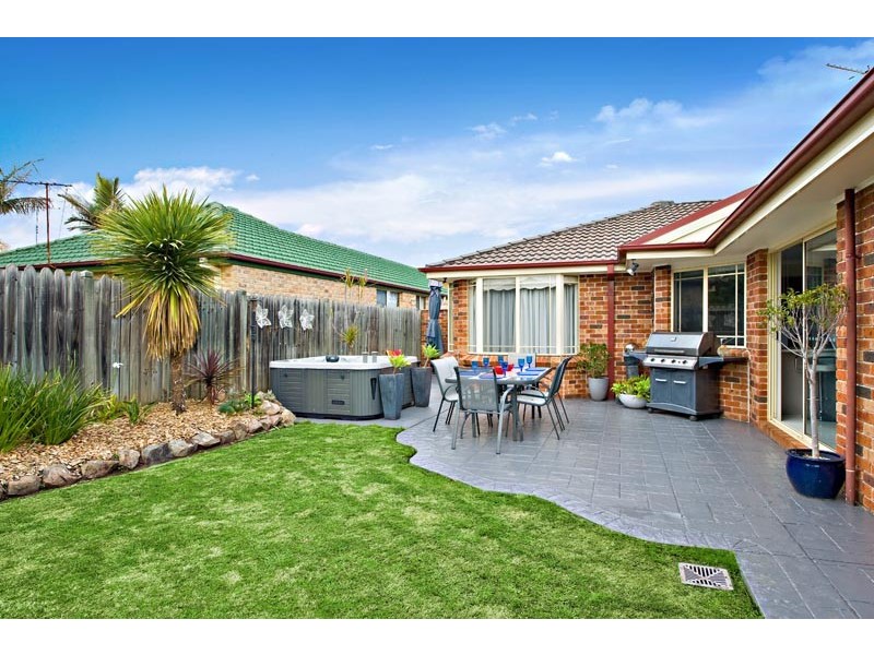 21  Gracemere Crt, Wattle Grove NSW 2173