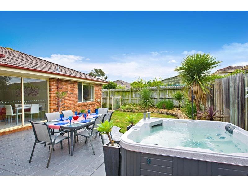 21  Gracemere Crt, Wattle Grove NSW 2173