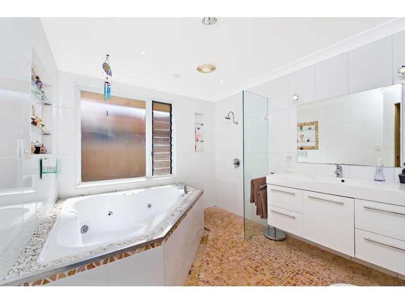 11  Lanyon Crt, Wattle Grove NSW 2173