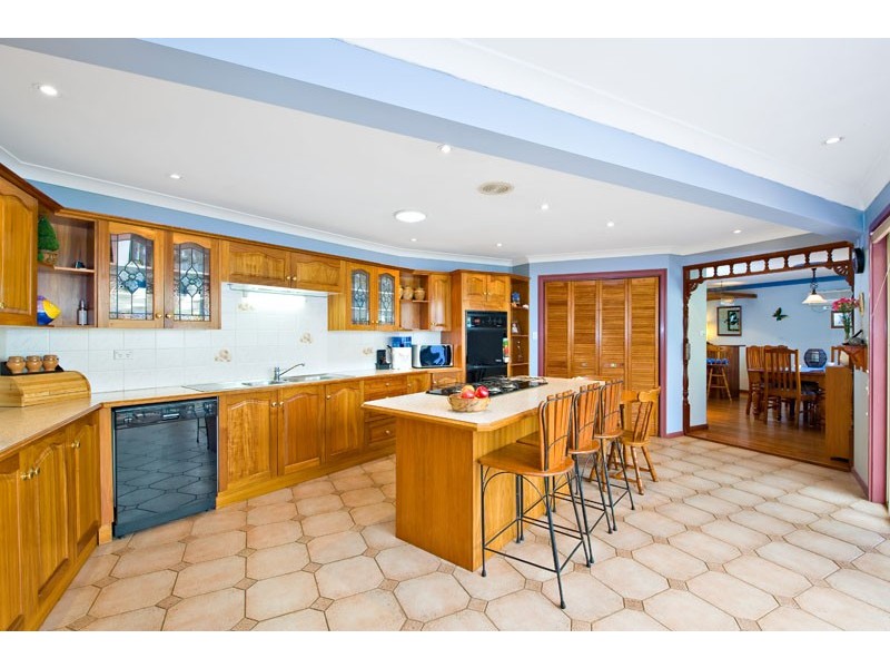 11  Lanyon Crt, Wattle Grove NSW 2173