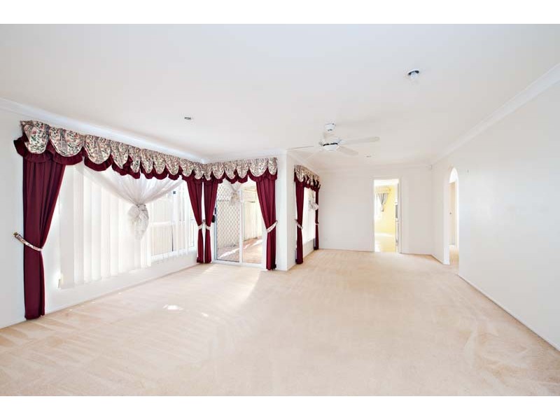 21  Castlerock Court, Wattle Grove NSW 2173