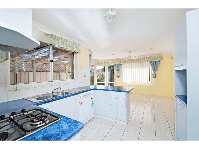 21  Castlerock Court, Wattle Grove NSW 2173