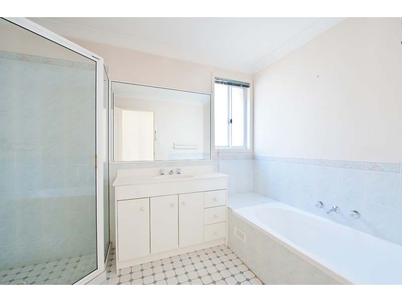 21  Castlerock Court, Wattle Grove NSW 2173