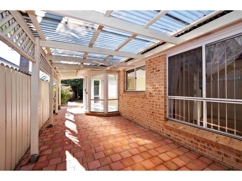 21  Castlerock Court, Wattle Grove NSW 2173