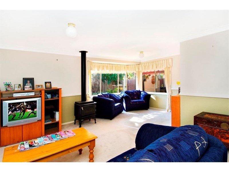 25 Corryton Crt, Wattle Grove NSW 2173