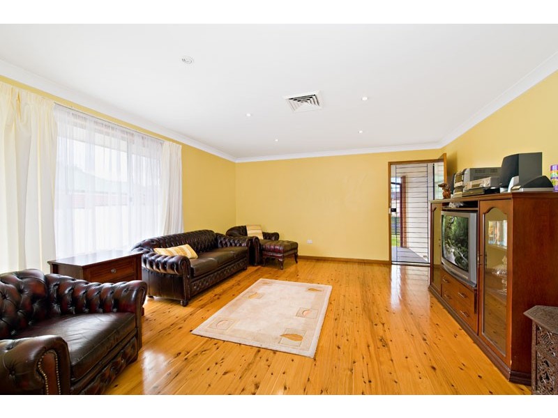 14 chauvel Av, Wattle Grove NSW 2173