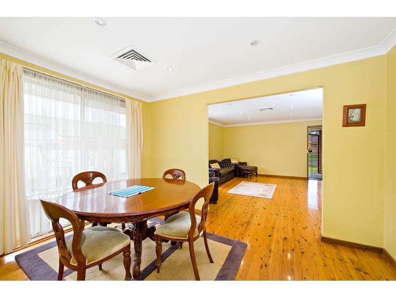 14 chauvel Av, Wattle Grove NSW 2173