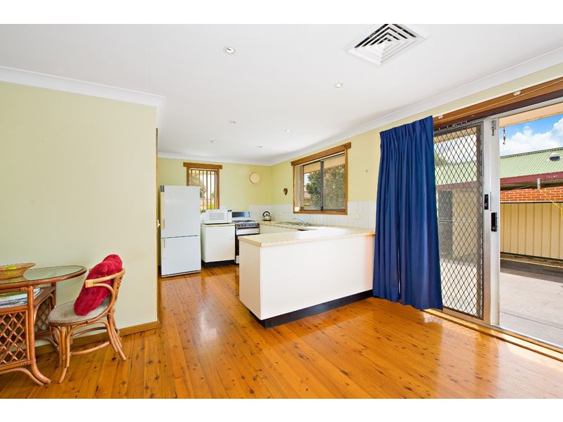 14 chauvel Av, Wattle Grove NSW 2173