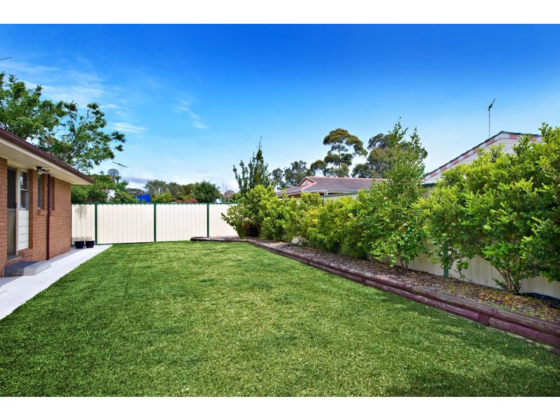 14 chauvel Av, Wattle Grove NSW 2173