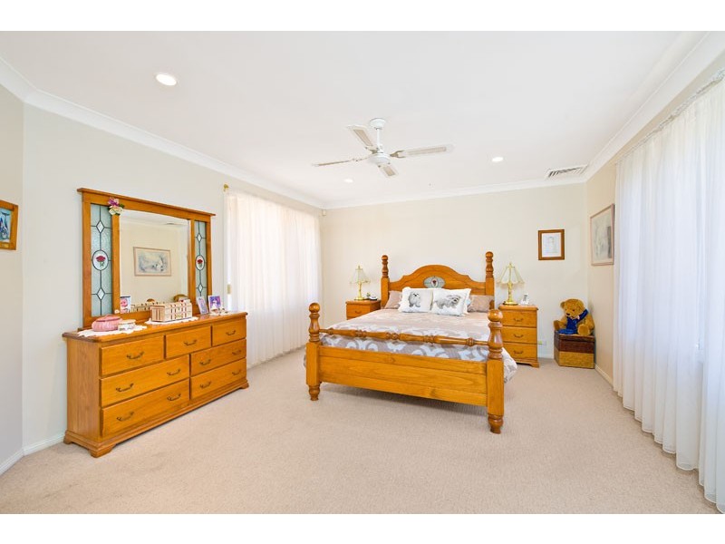 13  Torrens Crt, Wattle Grove NSW 2173