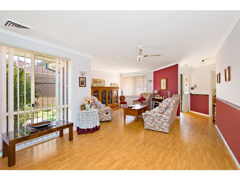 13  Torrens Crt, Wattle Grove NSW 2173