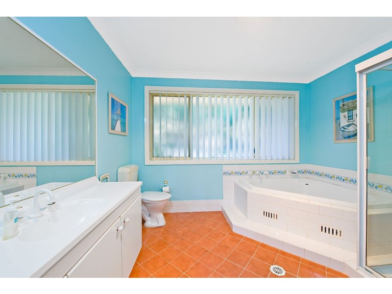 13  Torrens Crt, Wattle Grove NSW 2173