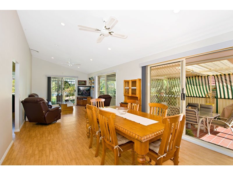 13  Torrens Crt, Wattle Grove NSW 2173