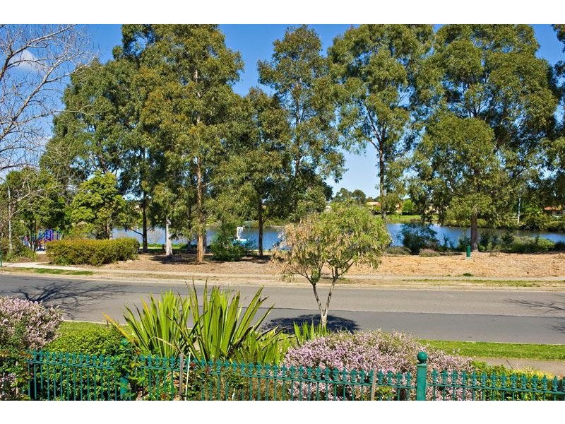 13  Torrens Crt, Wattle Grove NSW 2173