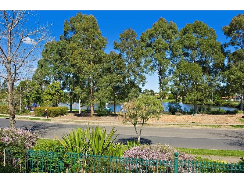 13  Torrens Crt, Wattle Grove NSW 2173