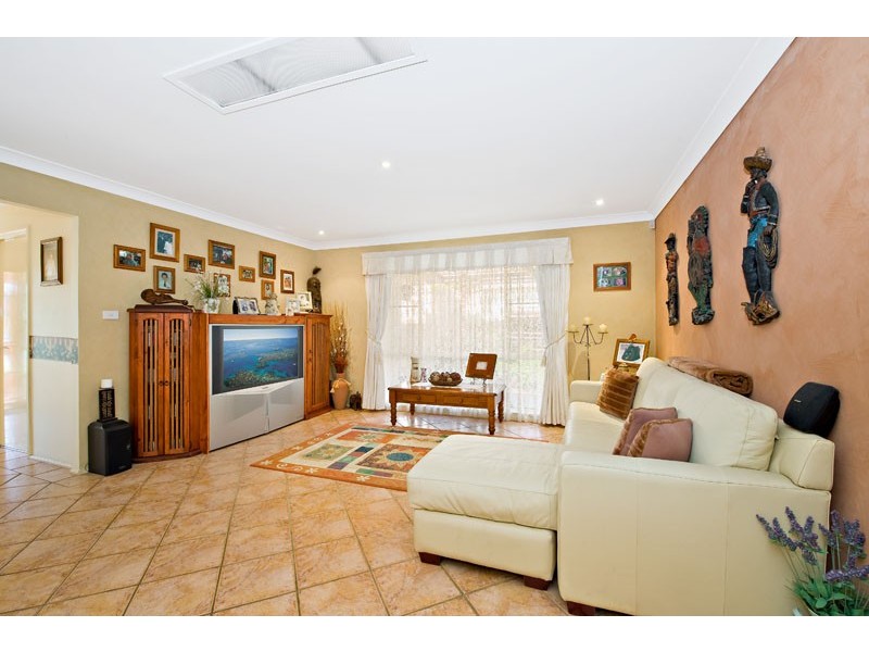 11 Tweed Crt, Wattle Grove NSW 2173