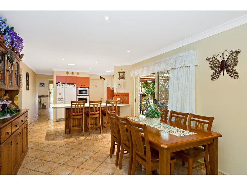 11 Tweed Crt, Wattle Grove NSW 2173