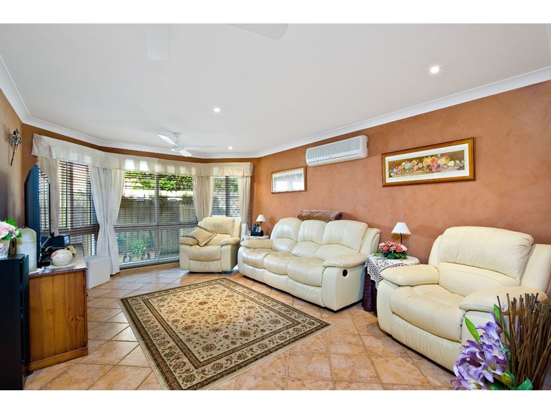 11 Tweed Crt, Wattle Grove NSW 2173