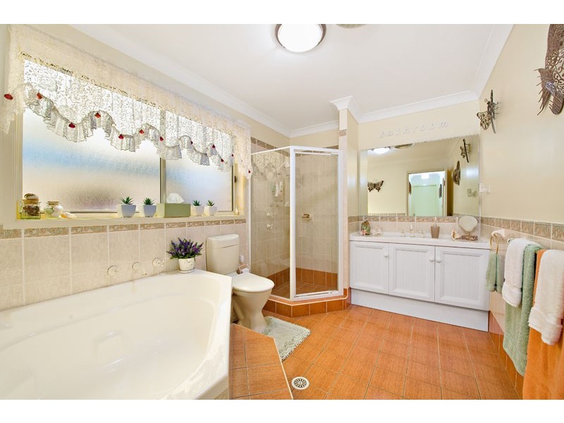 11 Tweed Crt, Wattle Grove NSW 2173