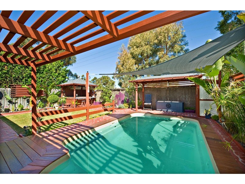 11 Tweed Crt, Wattle Grove NSW 2173