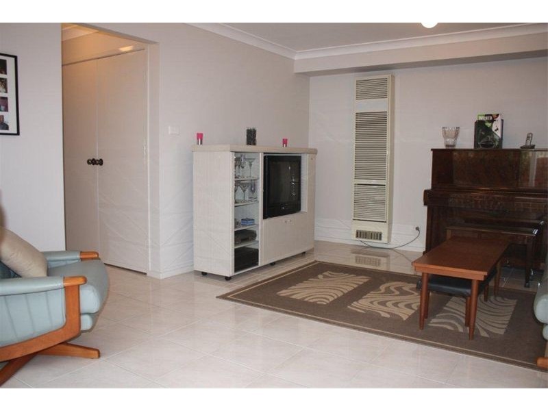 9 Merrang Court, Wattle Grove NSW 2173