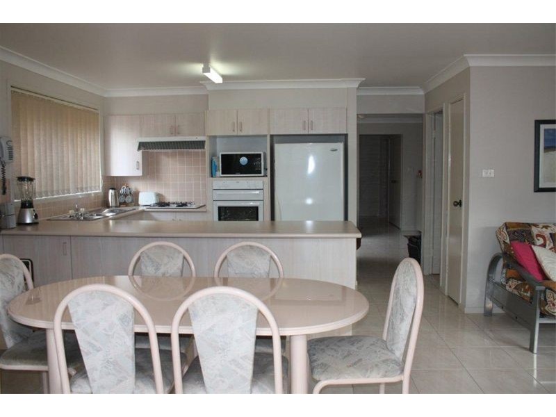 9 Merrang Court, Wattle Grove NSW 2173