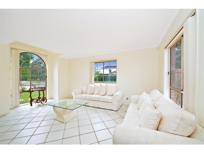 1 Cambrian Av, Voyager Point NSW 2172