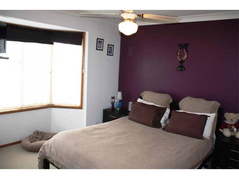 6 Exbury Crt, Wattle Grove NSW 2173