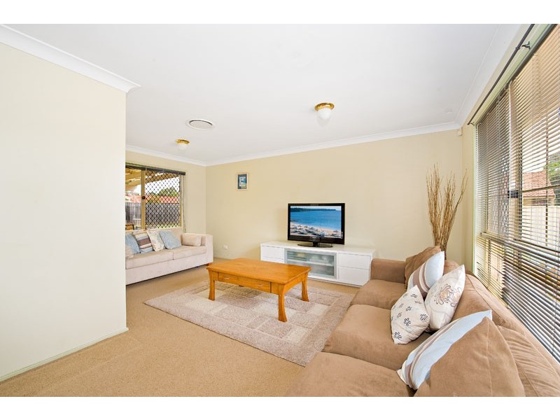 6 Conferta Crt, Wattle Grove NSW 2173