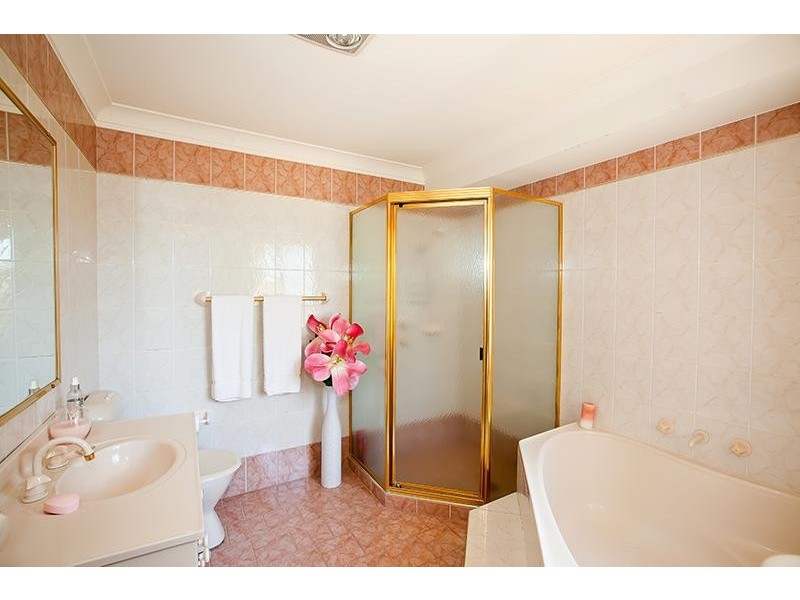 19  Como Crt, Wattle Grove NSW 2173