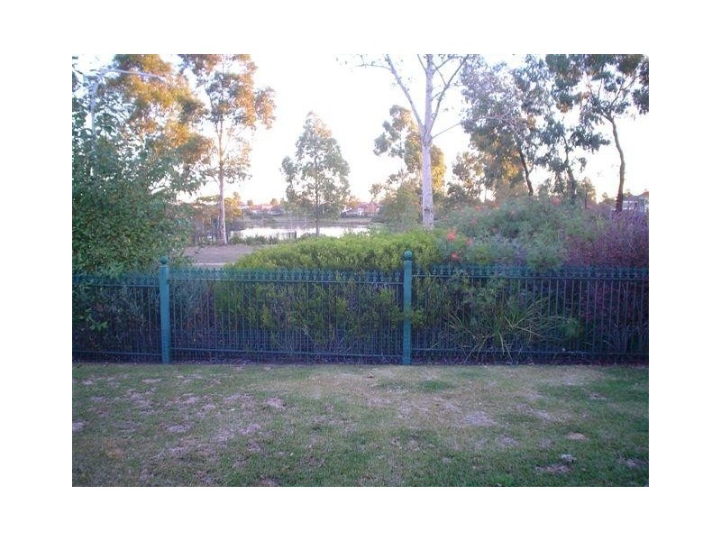 9 Torrens Crt, Wattle Grove NSW 2173