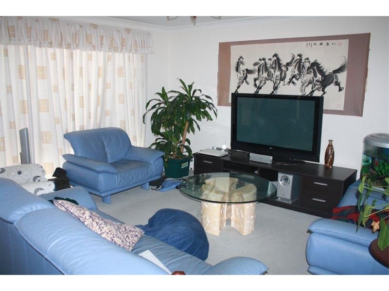 22  Kinchega Crt, Wattle Grove NSW 2173