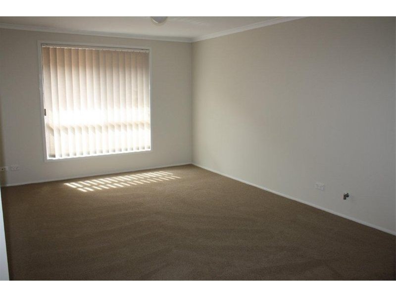 13  Glenelg Crt, Wattle Grove NSW 2173